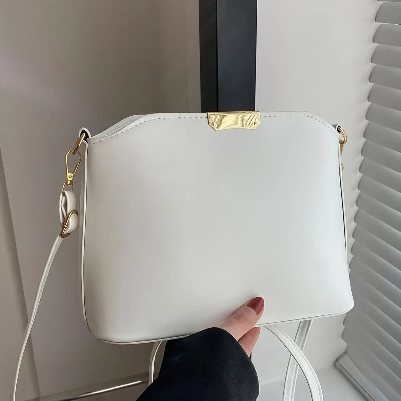 Minimalist Crossbody Bag, Stylish Metal Decor Bucket Bag, Simple Shoulder Bag for Women Luxury Bag, Retro Shell Handbags Purses