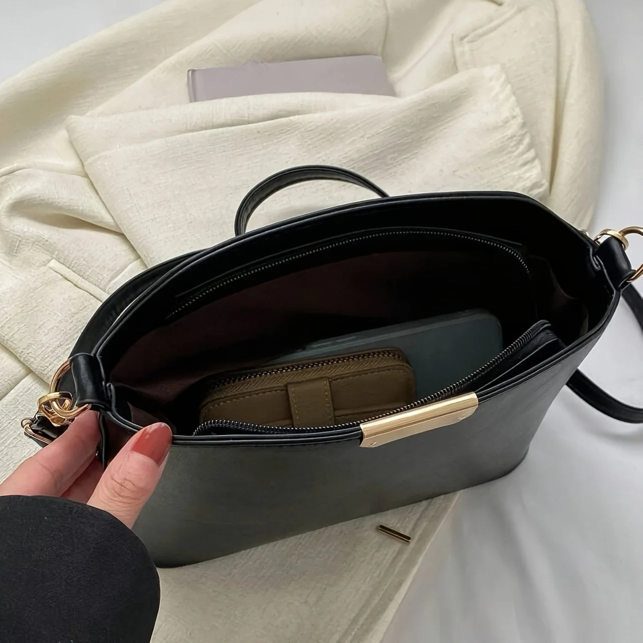 Minimalist Crossbody Bag, Stylish Metal Decor Bucket Bag, Simple Shoulder Bag for Women Luxury Bag, Retro Shell Handbags Purses